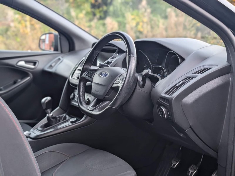 FORD FOCUS