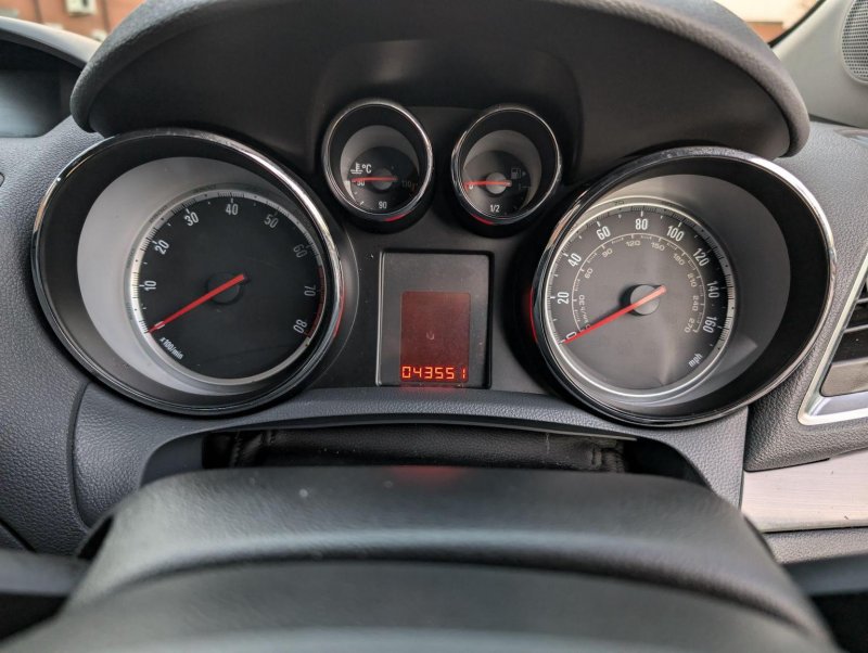 VAUXHALL MOKKA