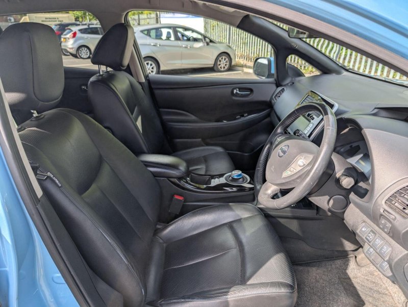 NISSAN LEAF
