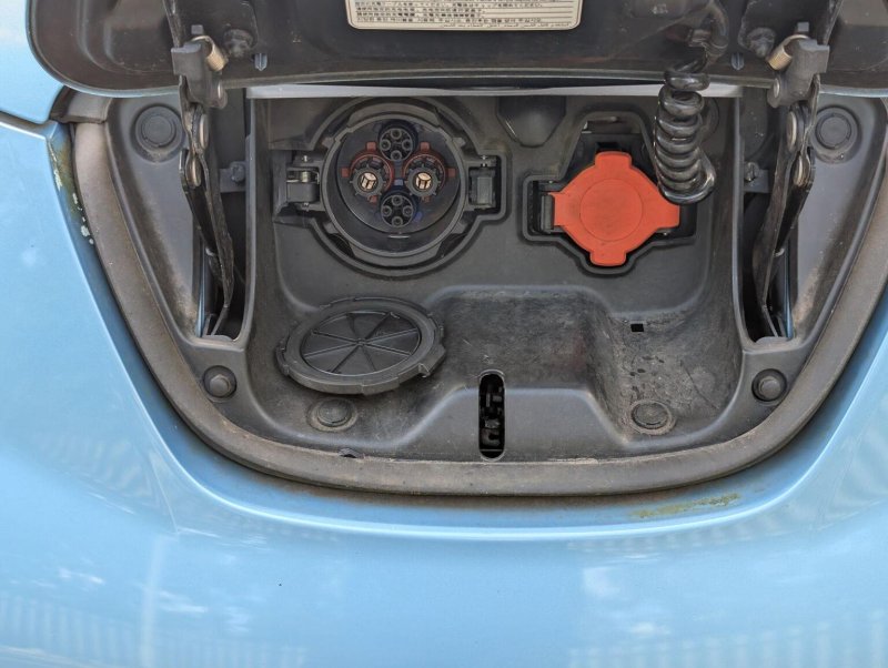 NISSAN LEAF