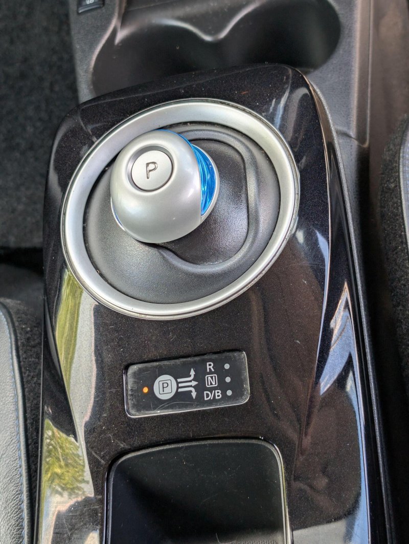 NISSAN LEAF