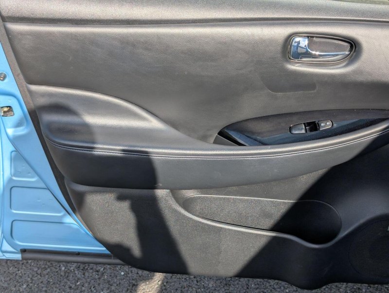 NISSAN LEAF