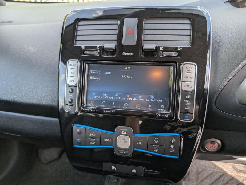 NISSAN LEAF
