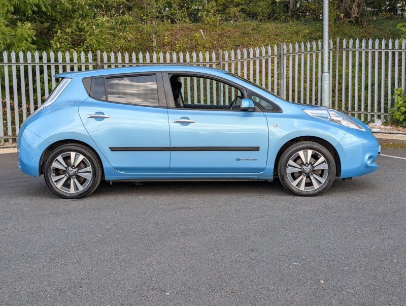 NISSAN LEAF