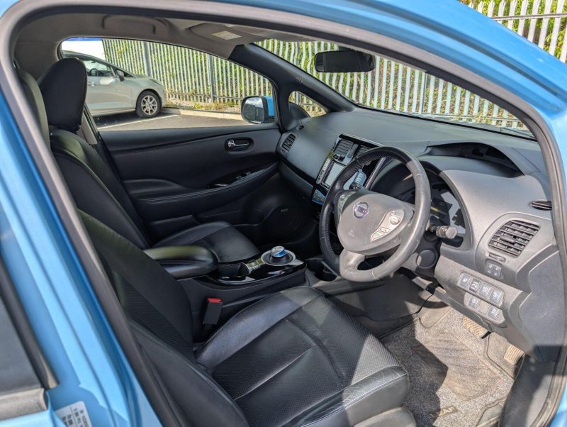 NISSAN LEAF