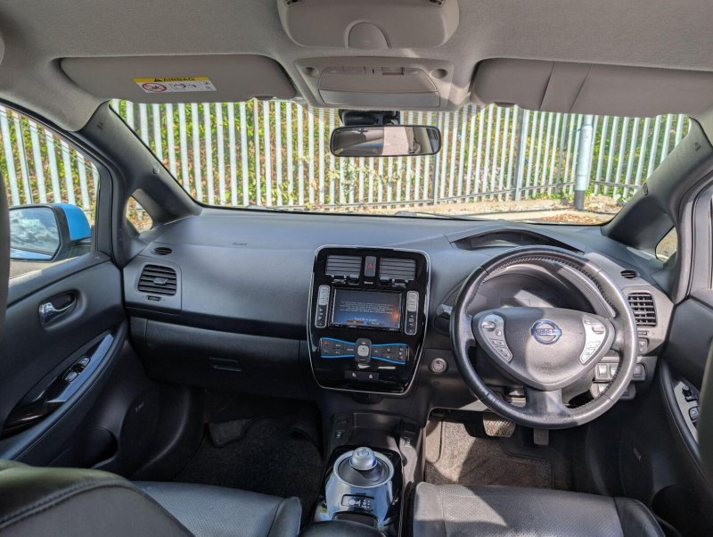 NISSAN LEAF